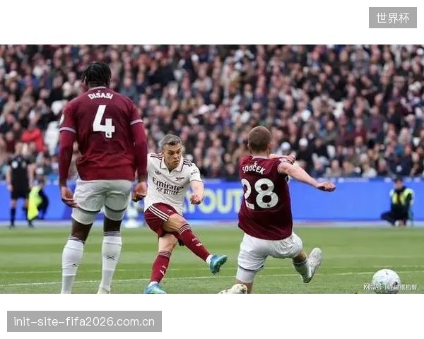 效力纽卡的维萨已是英超级别的攻击手,他的持球突破将是国家队攻坚战的核心手段。 效力纽卡的维萨已是英超级别的攻击手,他的持球突破将是国家队攻坚战的核心手段。